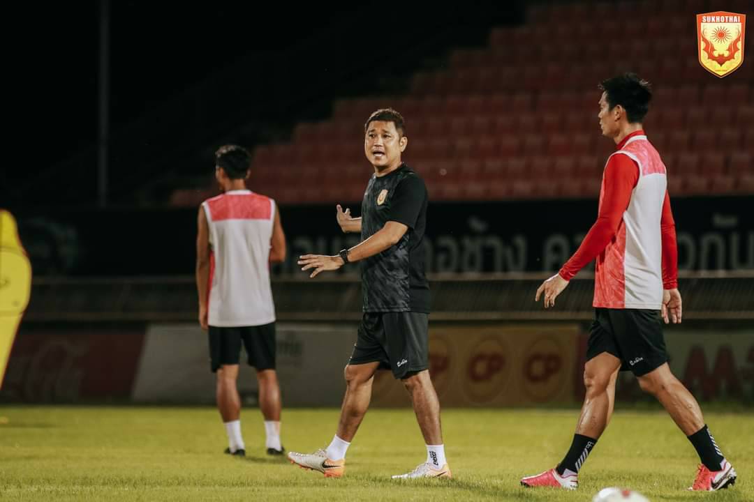 โค้ชอั๋น ยัน สุโขทัย พร้อมฉกแต้มจากแข้งเทพ ประเทศไทย  