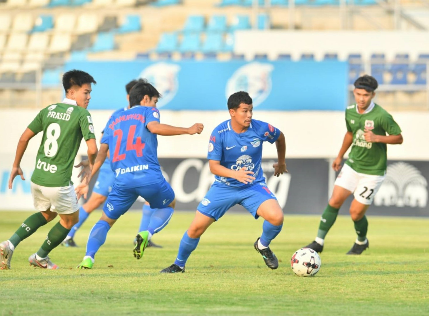 อย่ากระตุกหนวด! ฉลามโดนก่อนรัวอัดช้างศึกยุทธฯ 4-1 ประเทศไทย  