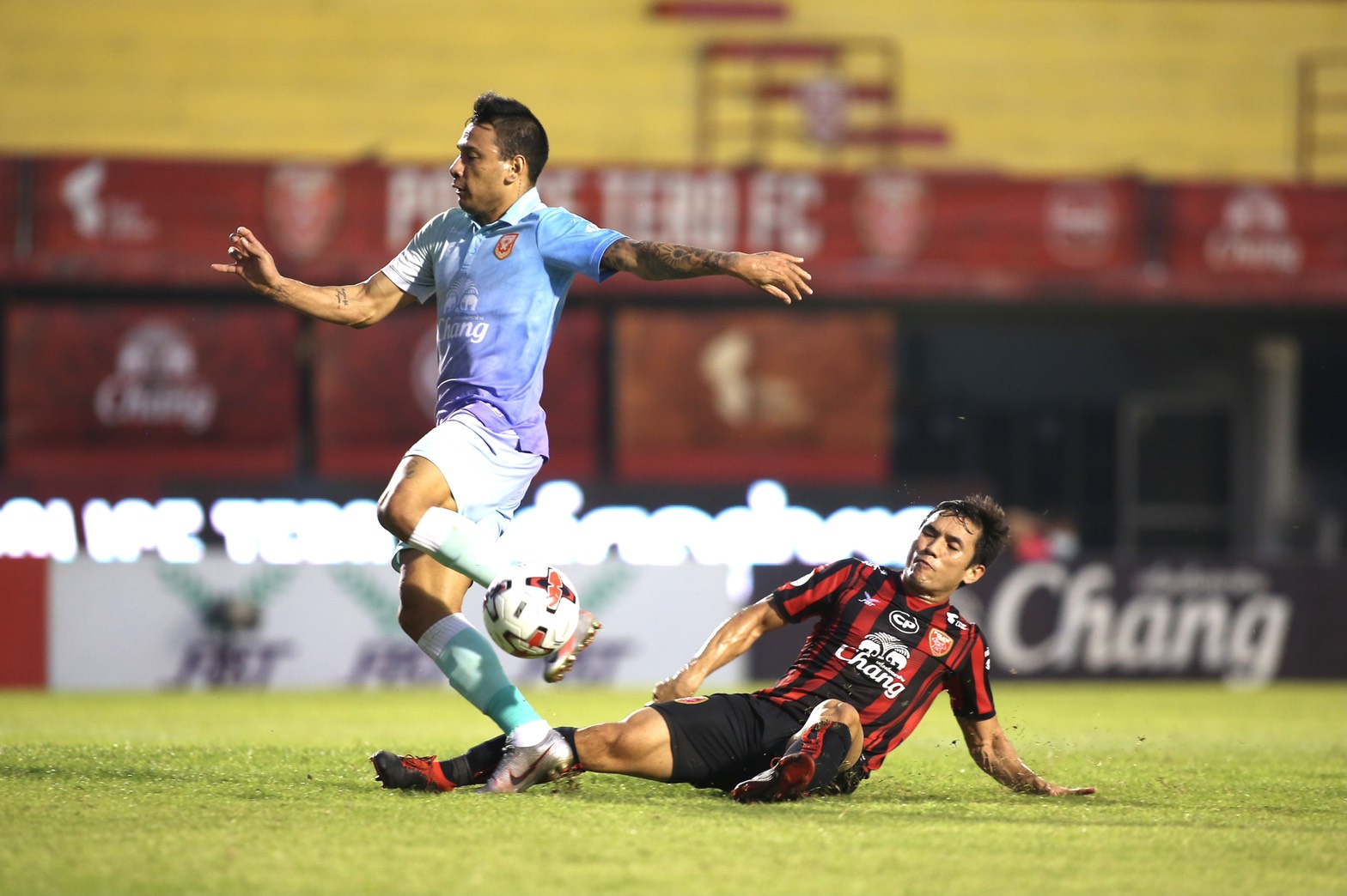 สุโขทัยยังไม่ฟื้นบุกพ่ายเทโร 2-0 ประเทศไทย  